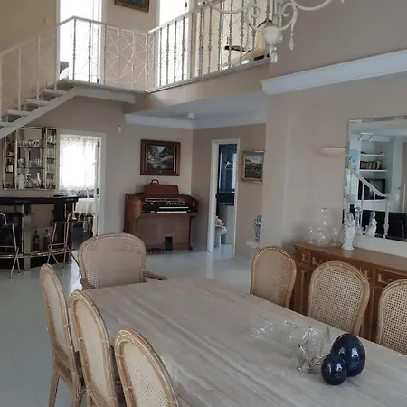 Villa La Marina De *